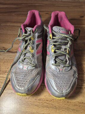 New Balance Minimus 1010v1 Womens 7 Trail Running Shoes Vibram Sole Grey Pink